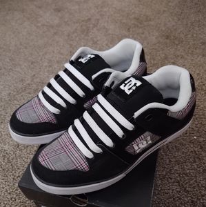 DC Women's sneaker